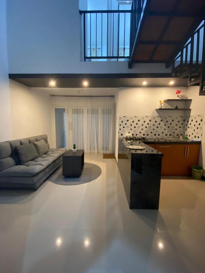 Villa Royal Arois Syariah Dekat Jatim Park 3 Tlekung Exterior photo