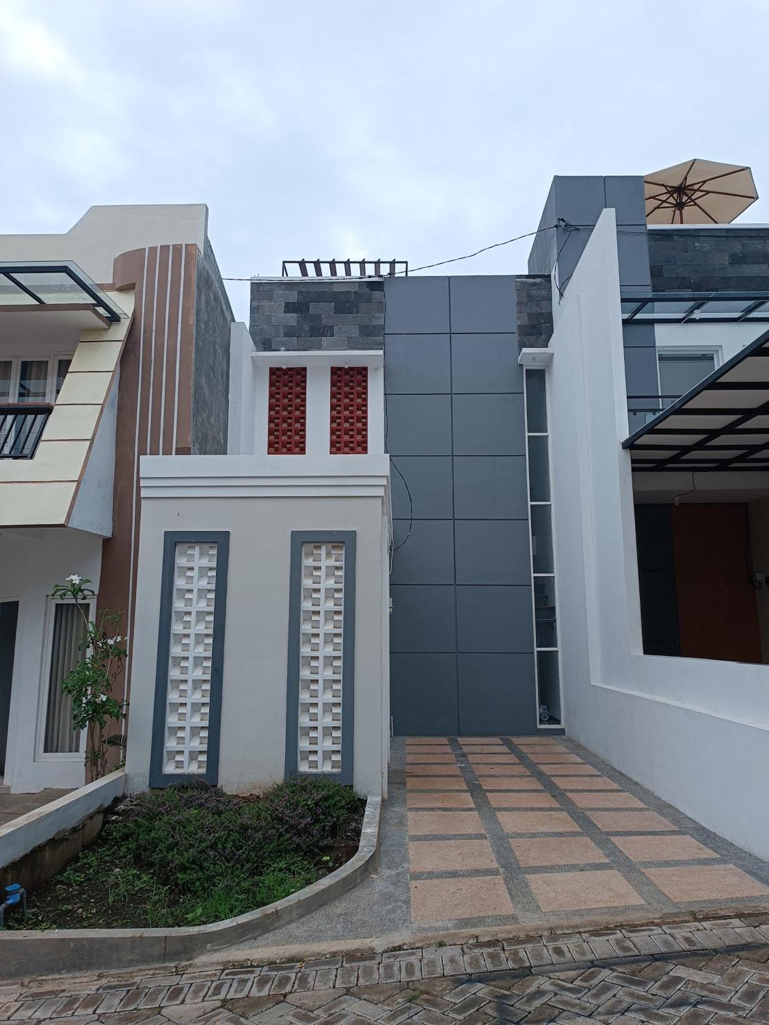 Villa Royal Arois Syariah Dekat Jatim Park 3 Tlekung Exterior photo