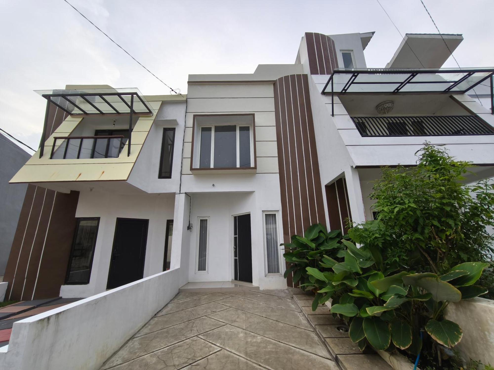 Villa Royal Arois Syariah Dekat Jatim Park 3 Tlekung Exterior photo